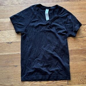 Lululemon swiftly short sleeve 2.0 size 4 tee shirt black like new